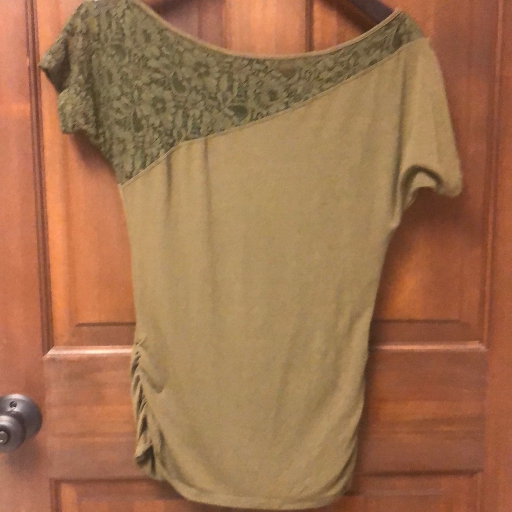 2b Bebe olive top Sz xs